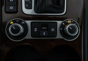 Подержанный автомобиль Volkswagen Touareg 2015 года (11 фото)