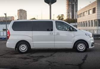 Подержанный автомобиль Hyundai H-1 2020 года (4 фото)