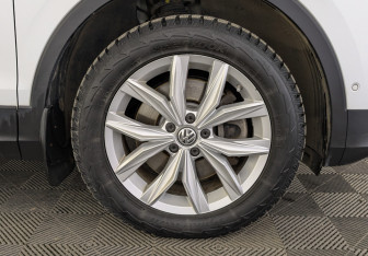 Подержанный автомобиль Volkswagen Tiguan 2018 года (12 фото)