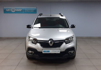 Подержанный автомобиль Renault Sandero 2020 года (2 фото)