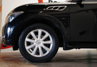 Подержанный автомобиль Infiniti QX56 2012 года (37 фото)
