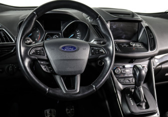 Подержанный автомобиль Ford Kuga 2017 года (11 фото)