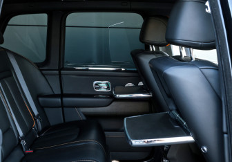 Подержанный автомобиль Rolls-Royce Cullinan 2019 года (27 фото)