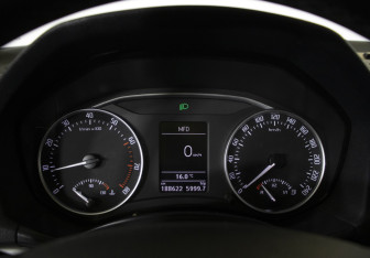 Подержанный автомобиль Skoda Octavia Liftback 2009 года (11 фото)