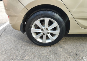Подержанный автомобиль Hyundai Solaris Hatchback 2014 года (12 фото)