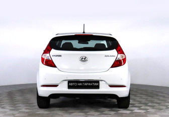 Подержанный автомобиль Hyundai Solaris Hatchback 2015 года (4 фото)