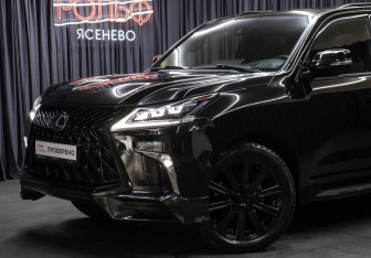 Подержанный автомобиль Lexus LX 2015 года (25 фото)