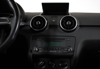 Подержанный автомобиль Audi A1 2011 года (2 фото)