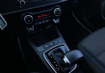 Подержанный автомобиль Kia Rio Hatchback 2021 года (17 фото)