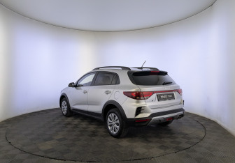 Подержанный автомобиль Kia Rio Hatchback 2022 года (7 фото)
