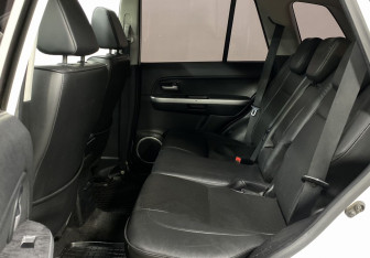 Подержанный автомобиль Suzuki Grand Vitara 2008 года (15 фото)