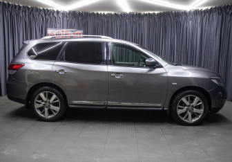 Подержанный автомобиль Nissan Pathfinder 2016 года (4 фото)