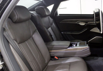 Подержанный автомобиль Audi A8 2018 года (10 фото)