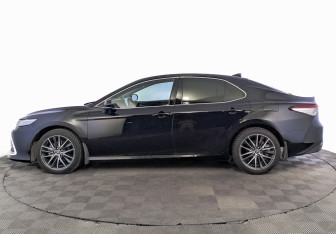 Подержанный автомобиль Toyota Camry Sedan 2021 года (8 фото)