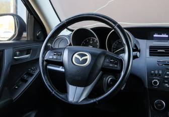 Подержанный автомобиль Mazda 3 Sedan 2011 года (11 фото)