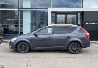 Подержанный автомобиль Kia Ceed Wagon 2011 года (8 фото)