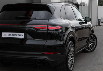Подержанный автомобиль Porsche Cayenne 2022 года (26 фото)