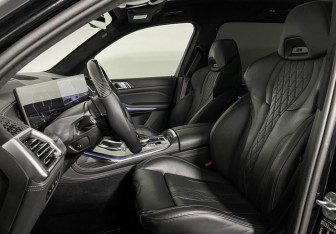 Подержанный автомобиль BMW X7 2024 года (16 фото)