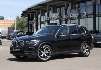 Подержанный автомобиль BMW X5 2020 года (25 фото)
