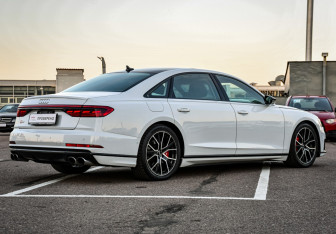 Подержанный автомобиль Audi S8 2020 года (4 фото)
