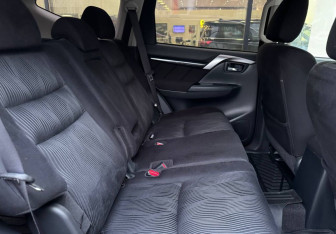 Подержанный автомобиль Mitsubishi Pajero Sport 2018 года (11 фото)