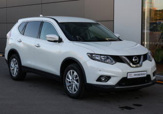 Подержанный автомобиль Nissan X-Trail 2017 года (3 фото)