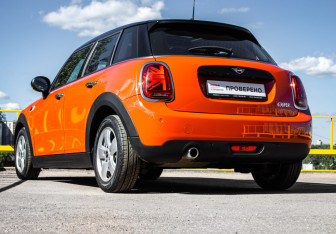 Подержанный автомобиль MINI Hatch 2018 года (6 фото)