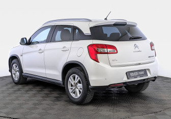 Подержанный автомобиль Citroen C4 Aircross 2014 года (6 фото)