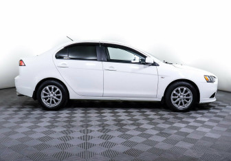 Подержанный автомобиль Mitsubishi Lancer Sedan 2013 года (4 фото)