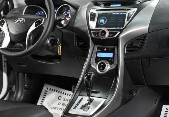 Подержанный автомобиль Hyundai Avante Sedan 2012 года (6 фото)