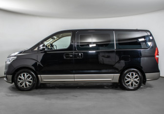 Подержанный автомобиль Hyundai H-1 2019 года (8 фото)