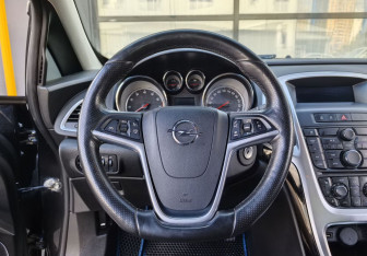 Подержанный автомобиль Opel Astra Hatchback 2013 года (15 фото)