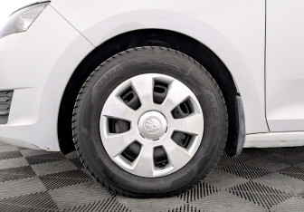 Подержанный автомобиль Skoda Rapid Liftback 2019 года (14 фото)