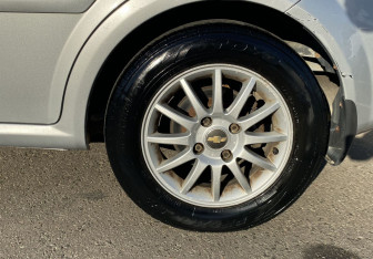 Подержанный автомобиль Chevrolet Lacetti Hatchback 2012 года (12 фото)