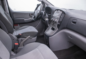 Подержанный автомобиль Hyundai H-1 2015 года (7 фото)