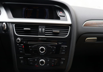 Подержанный автомобиль Audi A4 Sedan 2015 года (16 фото)