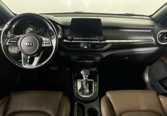 Подержанный автомобиль Kia K3 Sedan 2020 года (12 фото)