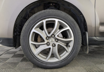 Подержанный автомобиль Citroen C-Crosser 2011 года (12 фото)