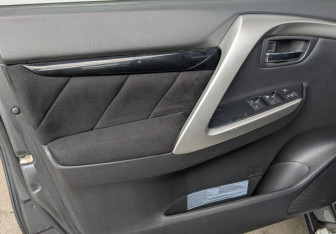 Подержанный автомобиль Mitsubishi Pajero Sport 2018 года (18 фото)