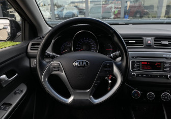 Подержанный автомобиль Kia Rio Sedan 2016 года (14 фото)