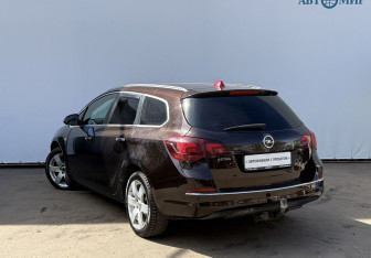 Подержанный автомобиль Opel Astra Wagon 2014 года (7 фото)