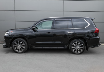 Подержанный автомобиль Lexus LX 2017 года (7 фото)