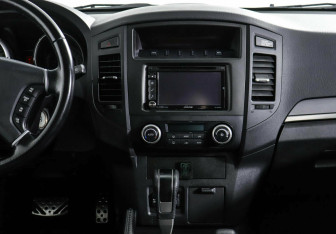 Подержанный автомобиль Mitsubishi Pajero 2013 года (8 фото)