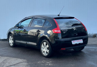 Подержанный автомобиль Citroen C4 Hatchback 2008 года (7 фото)