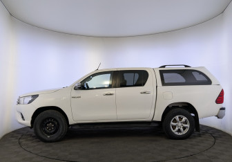 Подержанный автомобиль Toyota Hilux 2019 года (8 фото)