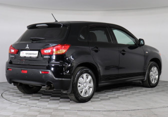 Подержанный автомобиль Mitsubishi ASX 2012 года (5 фото)