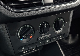 Подержанный автомобиль Skoda Rapid Liftback 2021 года (21 фото)