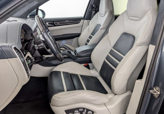 Подержанный автомобиль Porsche Cayenne 2019 года (20 фото)
