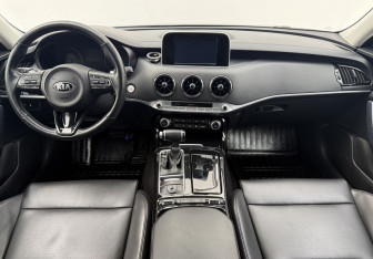Подержанный автомобиль Kia Stinger 2018 года (16 фото)
