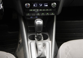 Подержанный автомобиль Skoda Rapid Liftback 2022 года (18 фото)